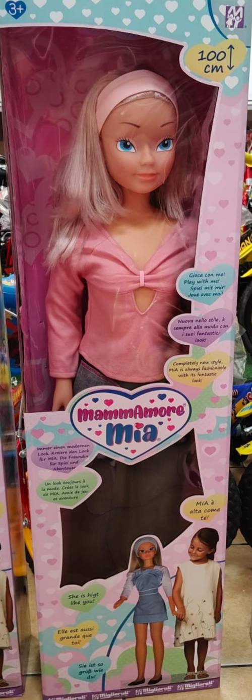 MIA TEMPO LIBERO 105 CM CON MAGLIA ROSA E JEANS