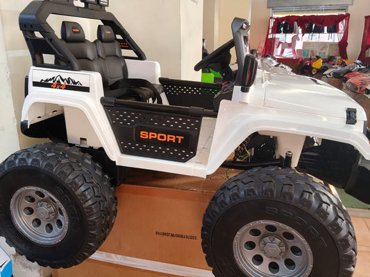 AUTO JEEP OFFROAD BIANCA